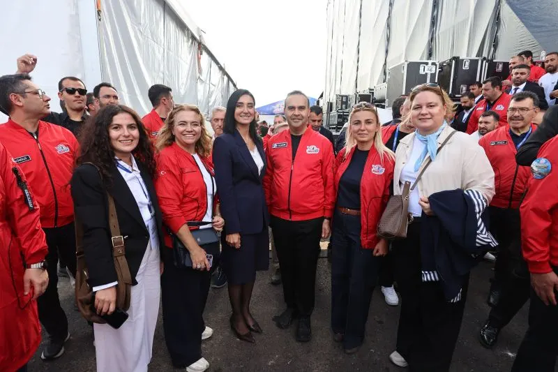 Van Teknokent Genel Müdürü Dr. Yasemin Yetkin, Sanayi ve Teknoloji Bakanı Mehmet Fatih Kacır ile TEKNOFEST Şanlıurfa’da Bir Araya Geldi