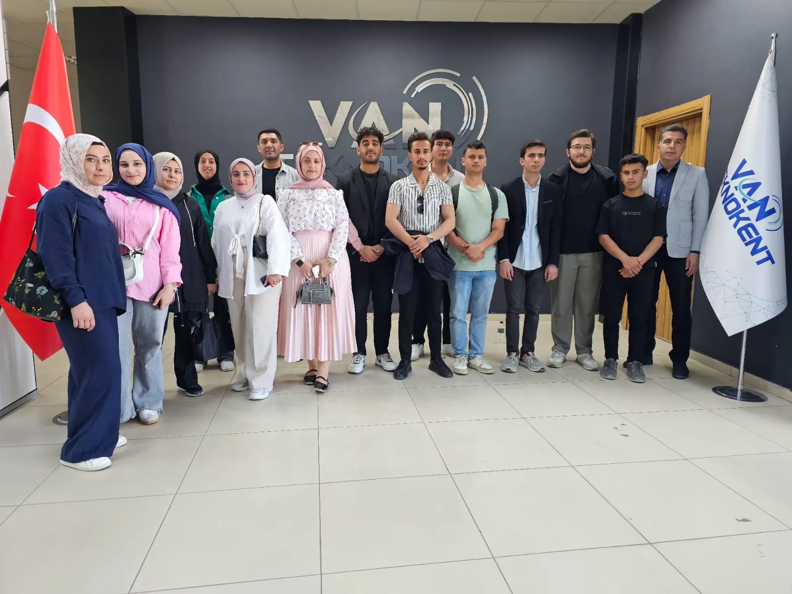 Van Yüzüncü Yıl Üniversitesi Van Meslek Yüksekokulu Yönetim ve Organizasyon Bölümü Öğrencileri Van Teknokent’i Ziyaret Etti