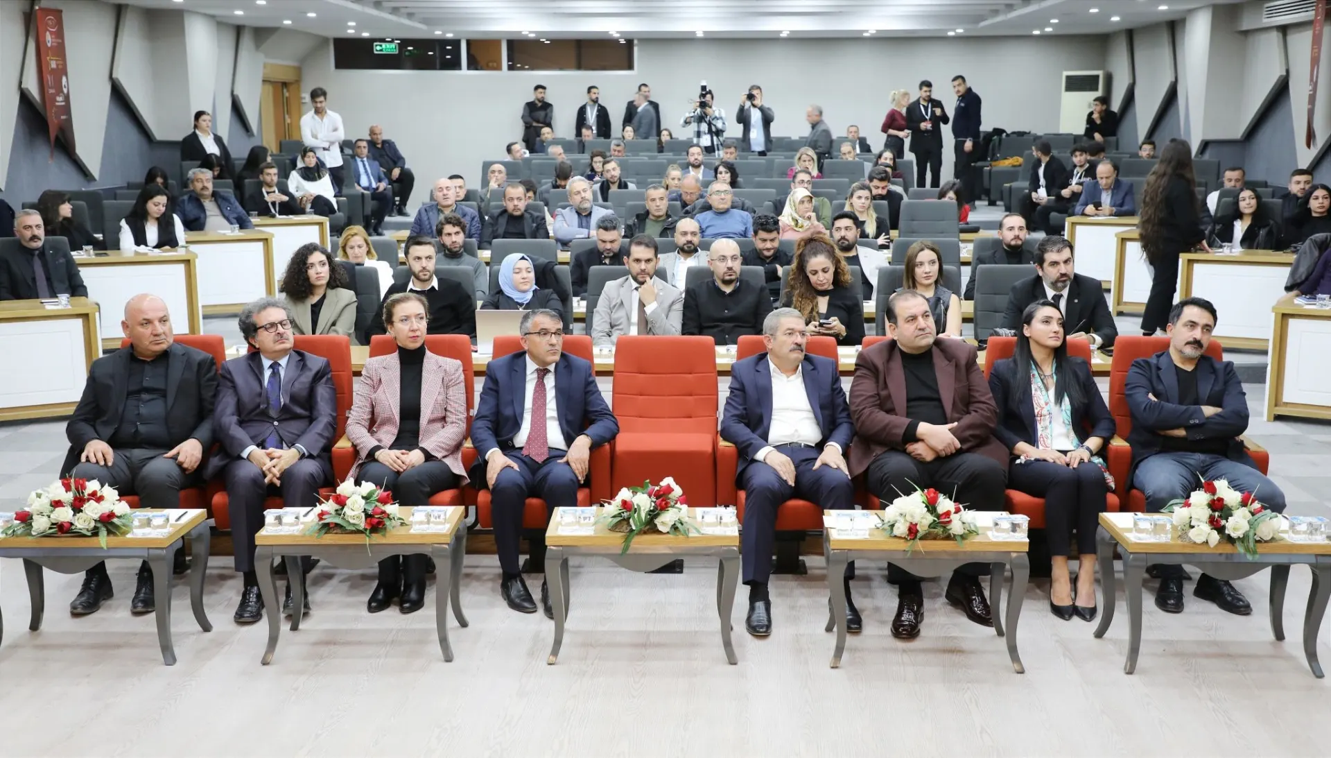 Van Girişimcilik Zirvesi: Dijital Dönüşüm ve İnovasyonun Kalbi Van’da Attı!