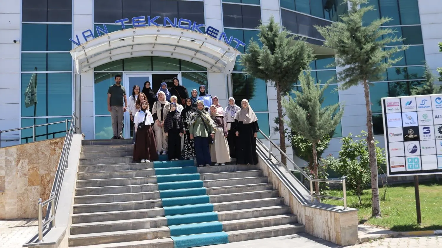 Van Merkez İmam Hatip Lisesi Öğrencilerinden Van Teknokent’e Ziyaret
