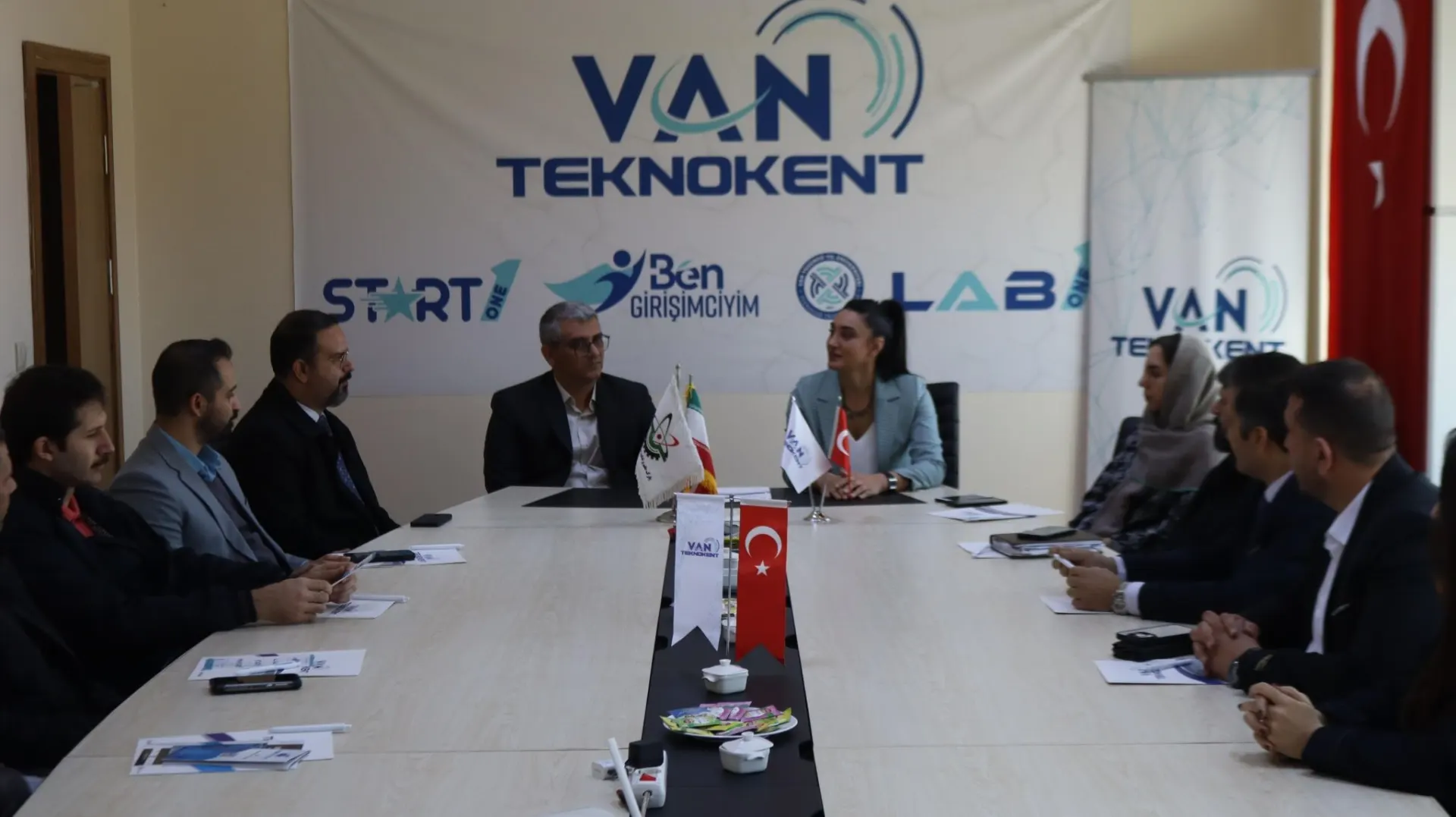 Batı Azerbaycan Bilim ve Teknoloji Parkı Heyeti Van Teknokent’i Ziyaret Etti