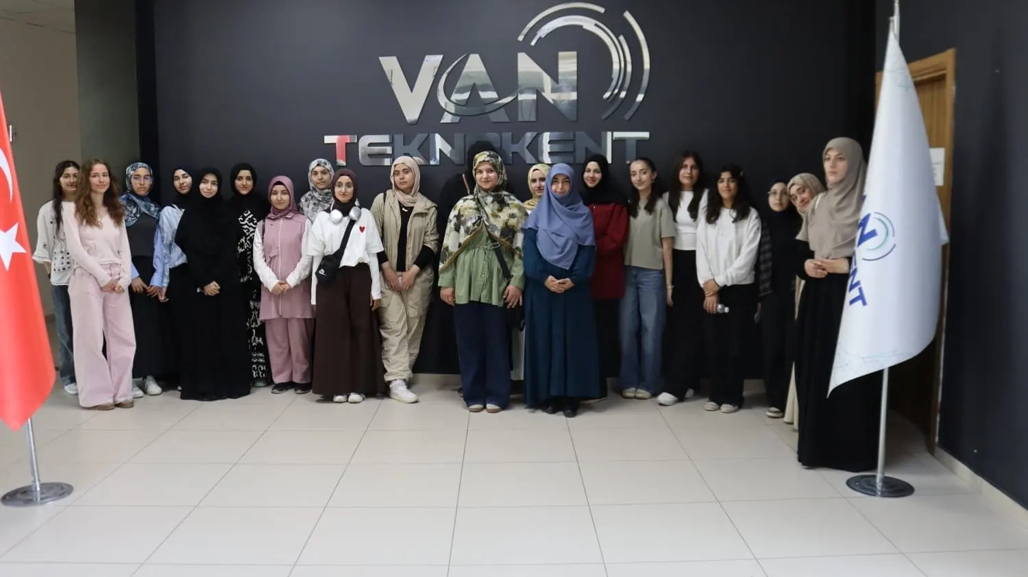 Van Merkez İmam Hatip Lisesi Öğrencilerinden Van Teknokent’e Ziyaret