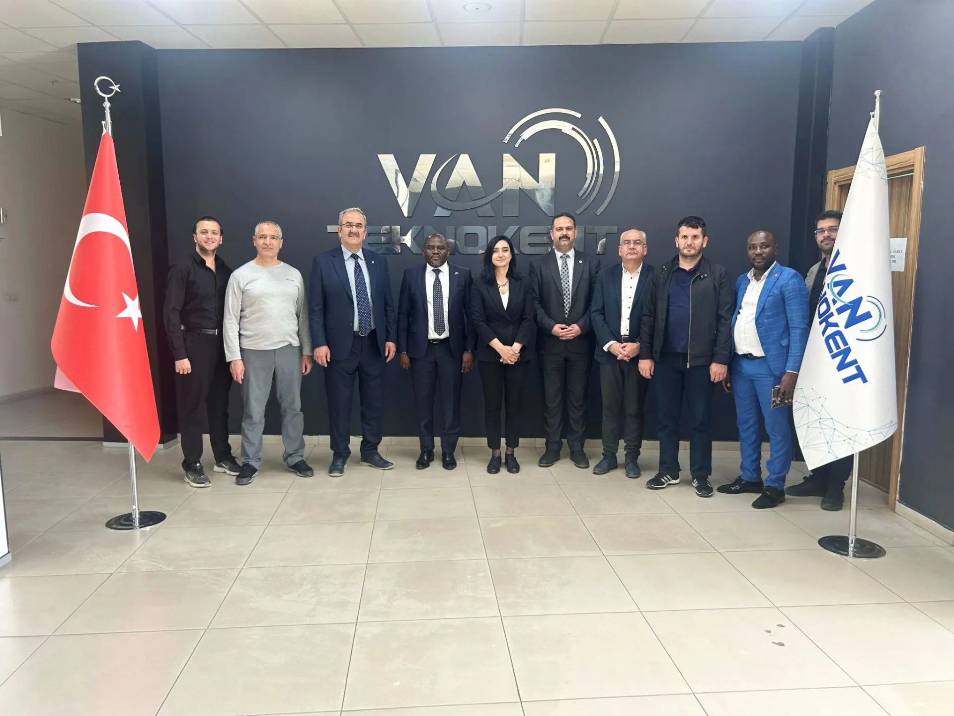 Van Teknokent Kamerun Heyeti ile Uluslararası İş Birliği Görüşmeleri Gerçekleştirdi